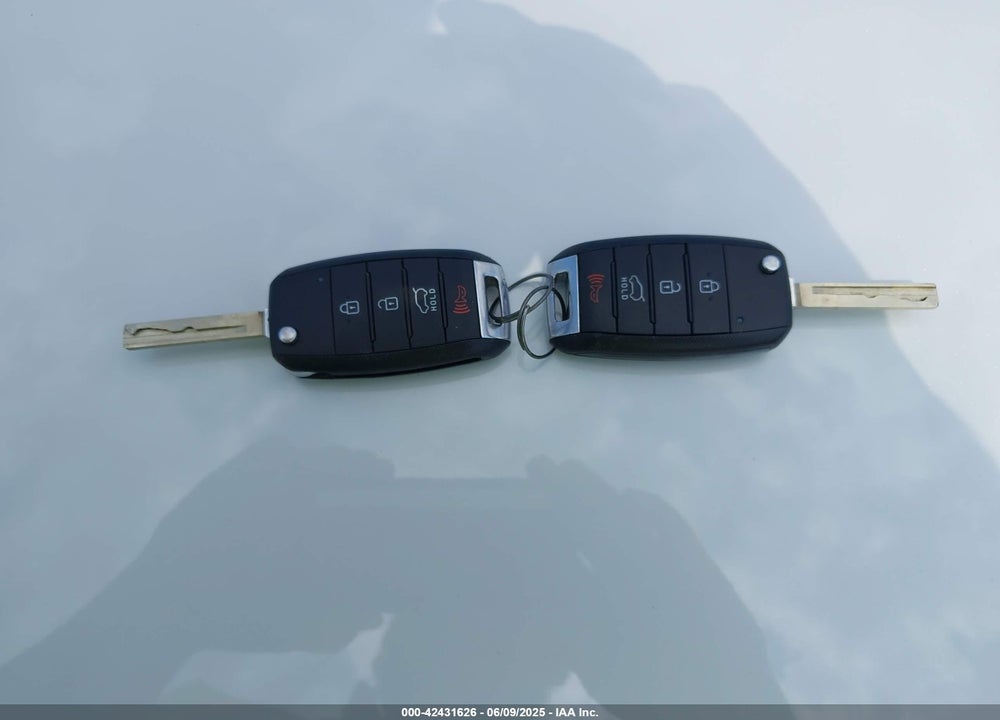 2016 KIA SORENTO VIN: 5XYPG4A36GG091368