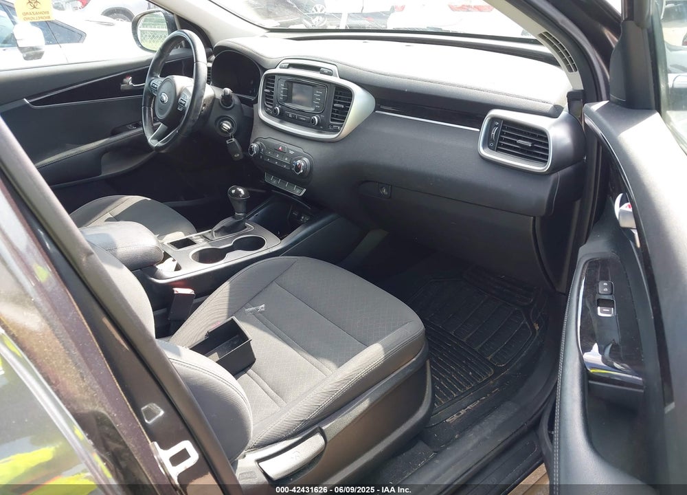 2016 KIA SORENTO VIN: 5XYPG4A36GG091368