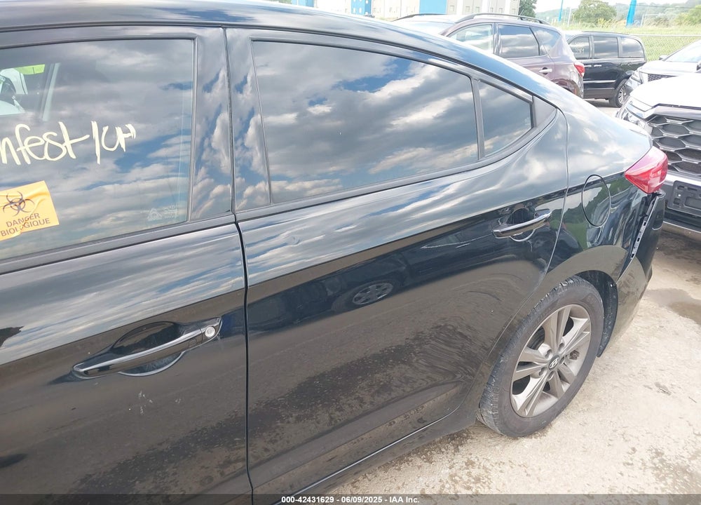 2017 HYUNDAI ELANTRA VIN: 5NPD84LF2HH123640
