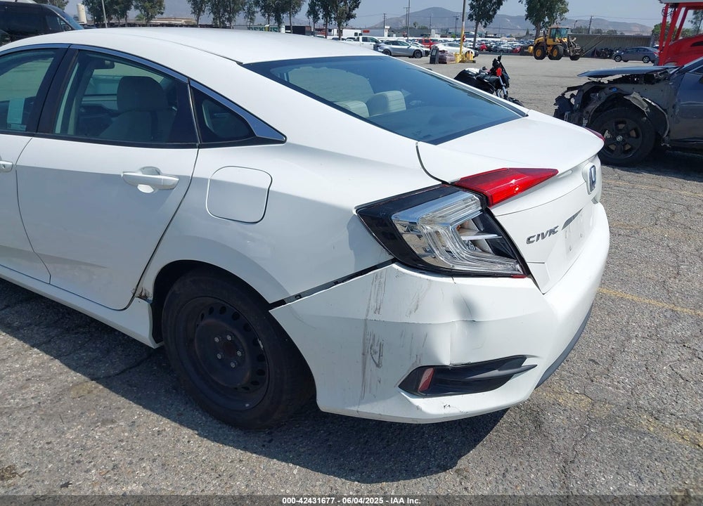 2018 HONDA CIVIC LX VIN: 2HGFC2F58JH555874