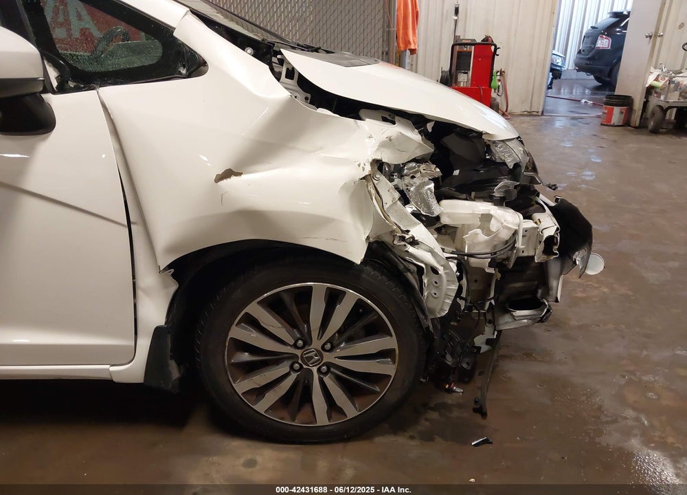 2015 HONDA FIT VIN: 3HGGK5H88FM776996