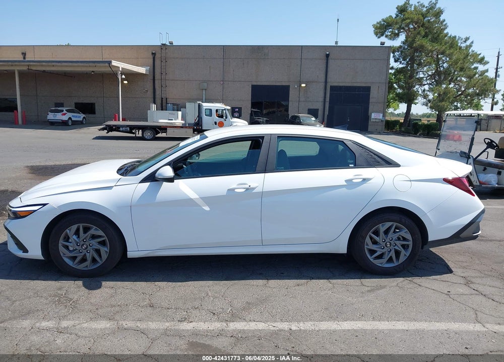 2024 HYUNDAI ELANTRA VIN: KMHLM4DG5RU640383