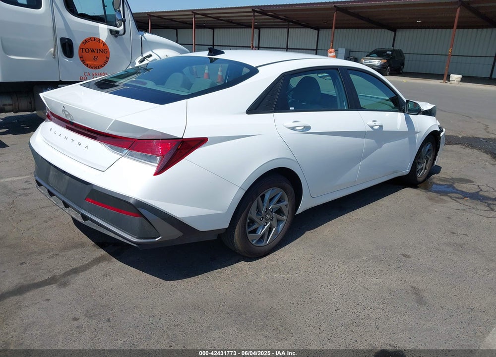 2024 HYUNDAI ELANTRA VIN: KMHLM4DG5RU640383