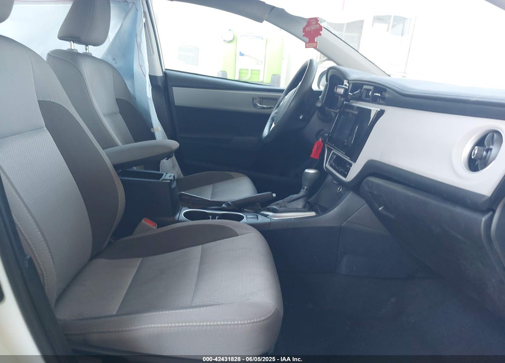 2018 TOYOTA COROLLA LE VIN: 2T1BURHE8JC965570