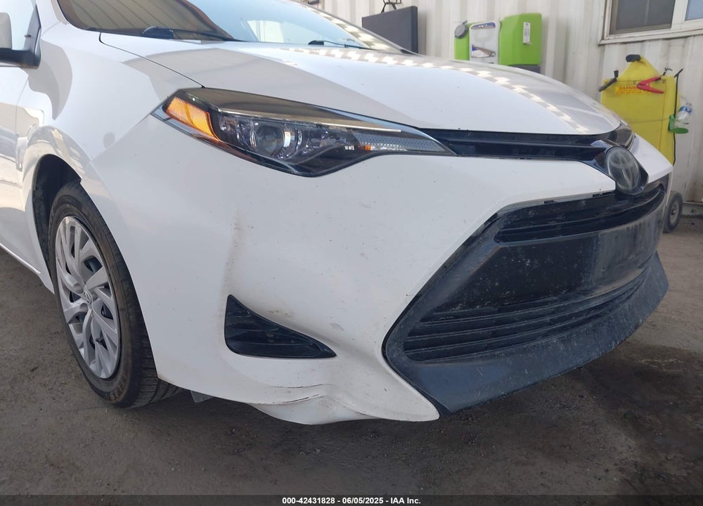 2018 TOYOTA COROLLA LE VIN: 2T1BURHE8JC965570