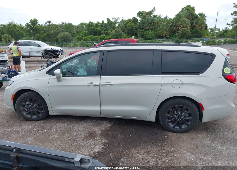 2021 CHRYSLER PACIFICA TOURING L VIN: 2C4RC1BG8MR585419