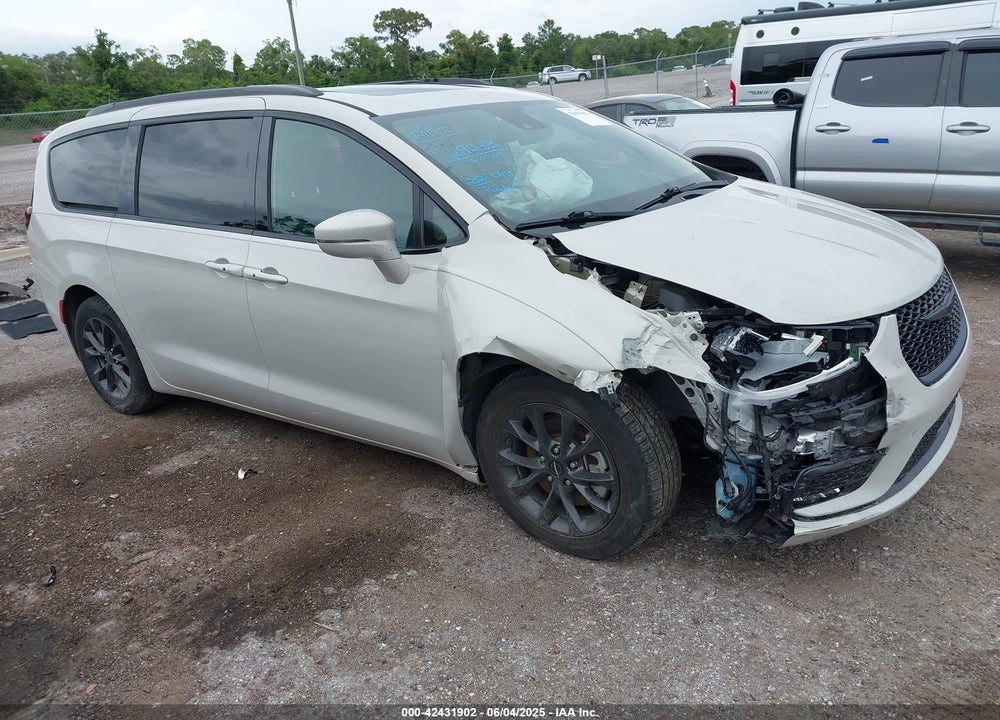2021 CHRYSLER PACIFICA TOURING L VIN: 2C4RC1BG8MR585419