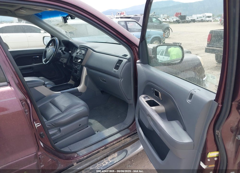 2008 HONDA PILOT EX-L VIN: 5FNYF185X8B047976