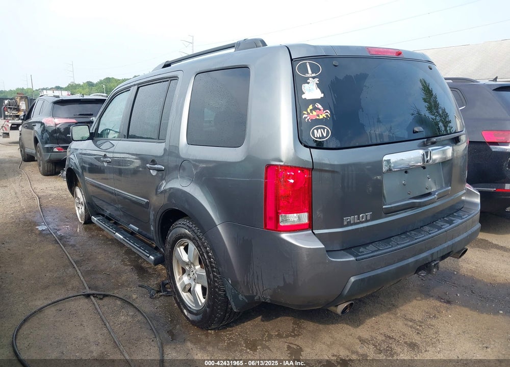 2011 HONDA PILOT VIN: 5FNYF3H72BB019805
