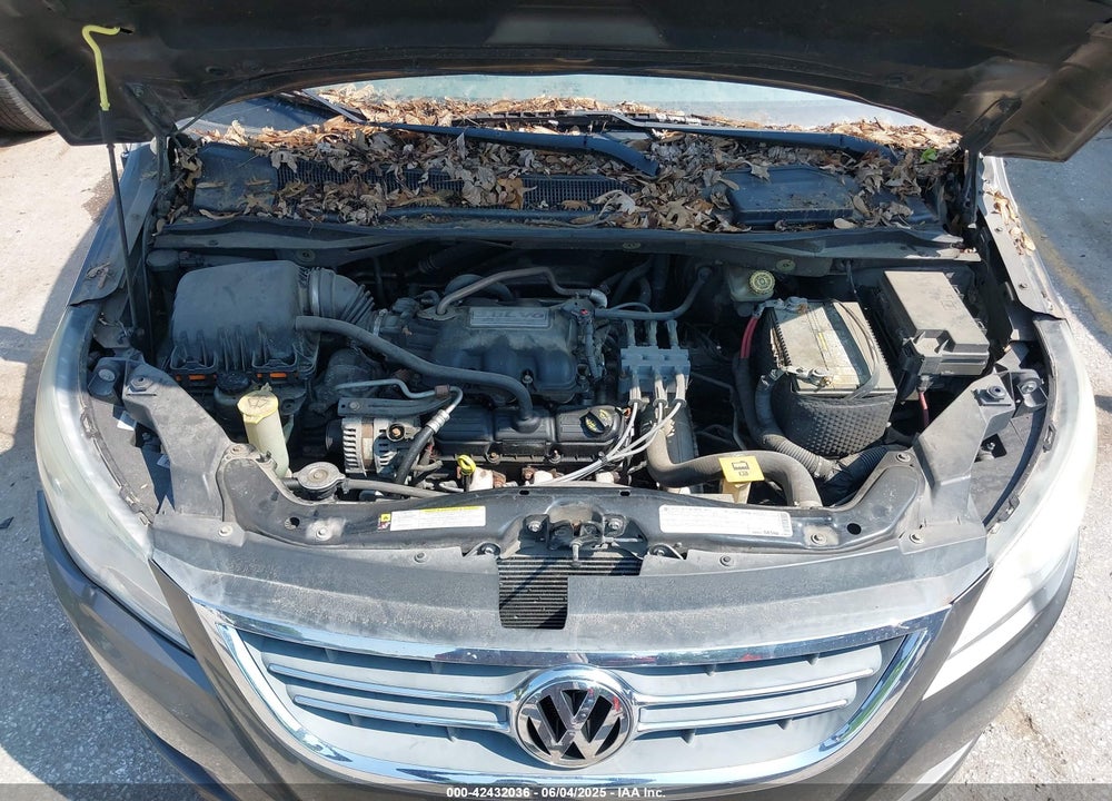 2010 VOLKSWAGEN ROUTAN SE VIN: 2V4RW3D11AR333086