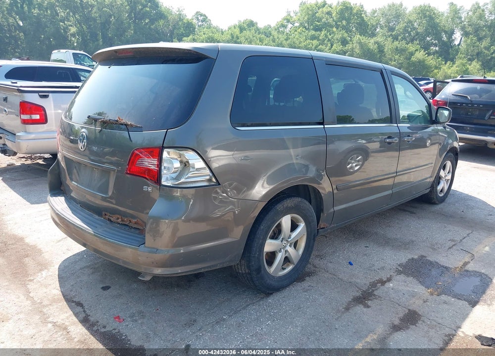 2010 VOLKSWAGEN ROUTAN SE VIN: 2V4RW3D11AR333086