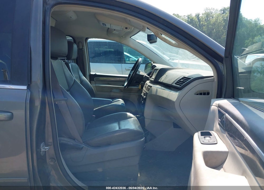 2010 VOLKSWAGEN ROUTAN SE VIN: 2V4RW3D11AR333086
