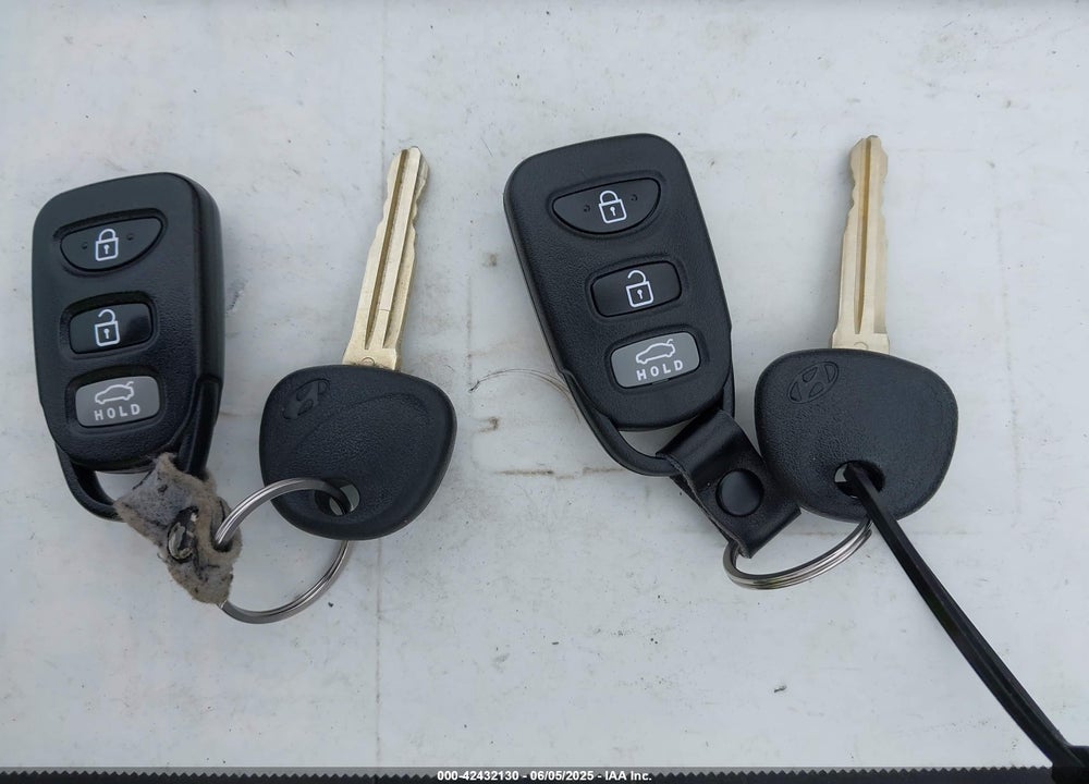 2013 HYUNDAI ELANTRA LIMITED VIN: KMHDH4AEXDU640304