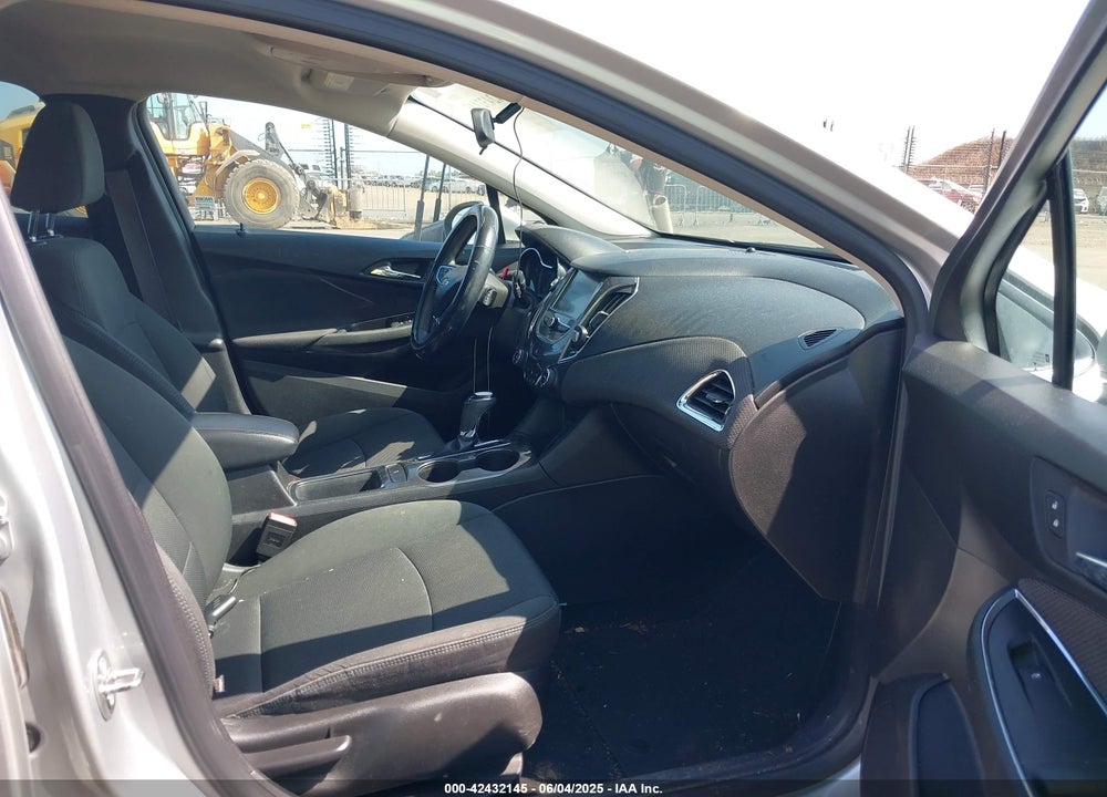 2017 CHEVROLET CRUZE LT AUTO VIN: 1G1BE5SM1H7122630
