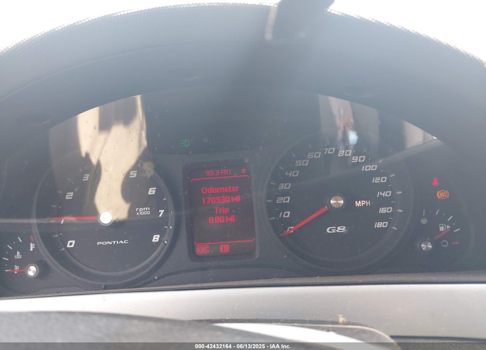 2008 PONTIAC G8 VIN: 6G2ER57748L129338