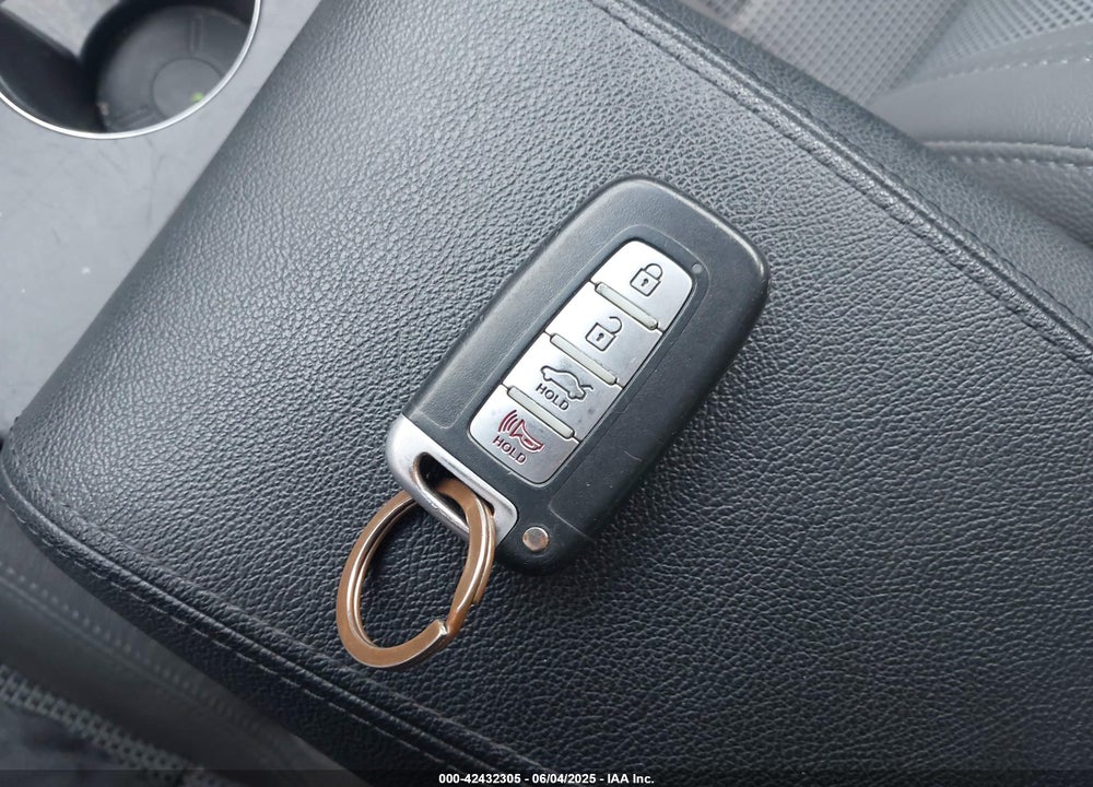 2011 HYUNDAI SONATA VIN: 5NPEC4AB6BH265810