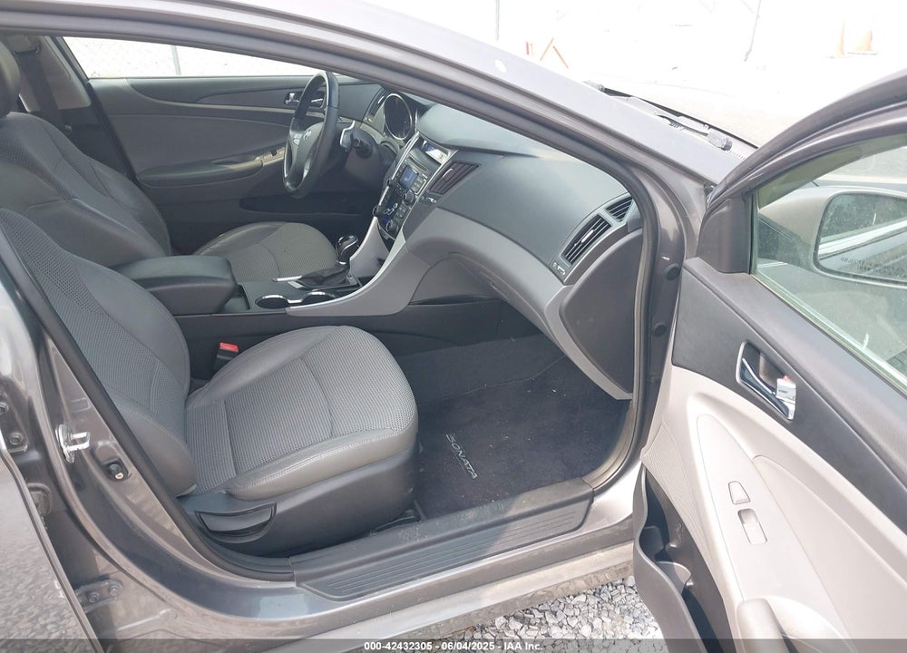 2011 HYUNDAI SONATA VIN: 5NPEC4AB6BH265810