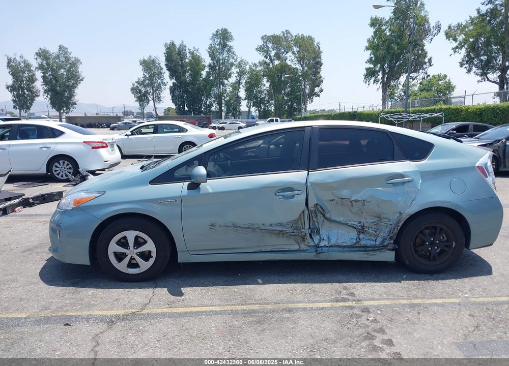 2013 TOYOTA PRIUS TWO VIN: JTDKN3DU3D1689086