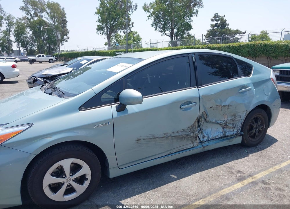 2013 TOYOTA PRIUS TWO VIN: JTDKN3DU3D1689086