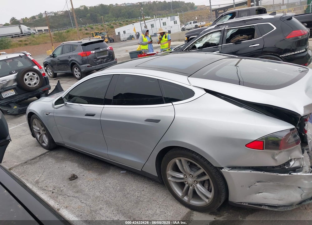 2015 TESLA MODEL S VIN: 5YJSA1H11FFP68833