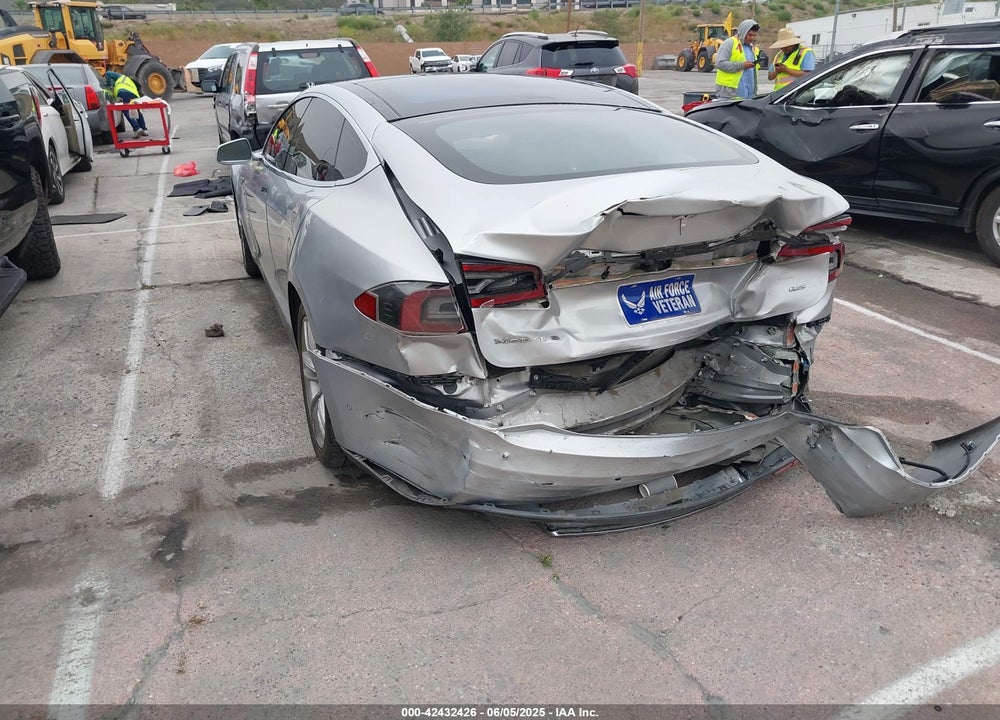 2015 TESLA MODEL S VIN: 5YJSA1H11FFP68833