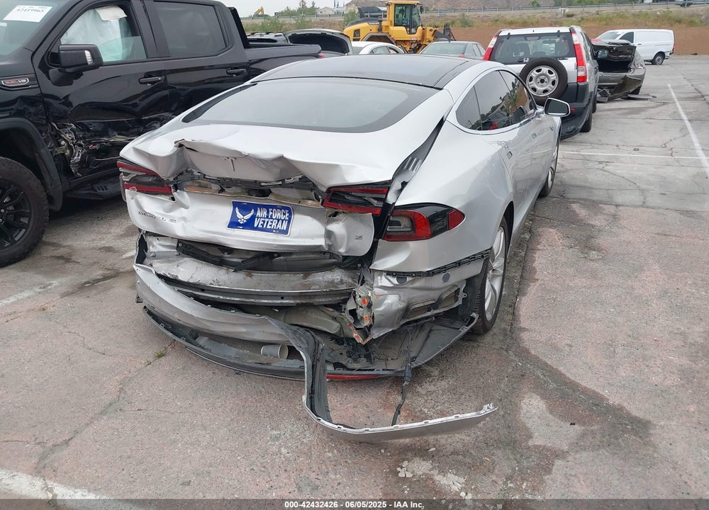 2015 TESLA MODEL S VIN: 5YJSA1H11FFP68833