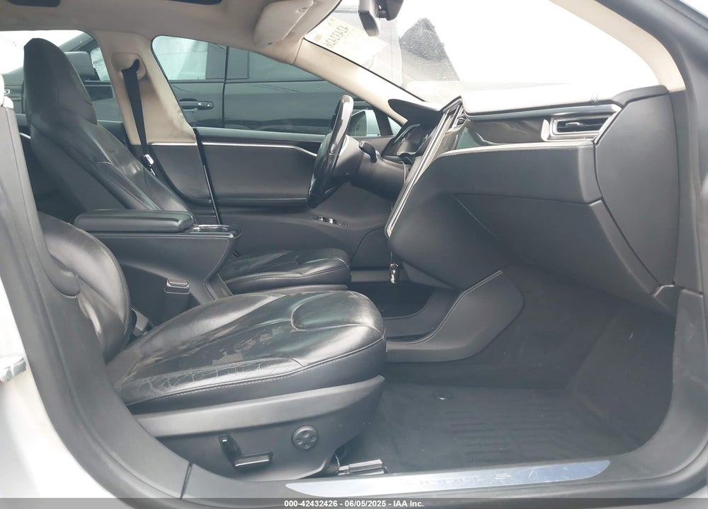 2015 TESLA MODEL S VIN: 5YJSA1H11FFP68833