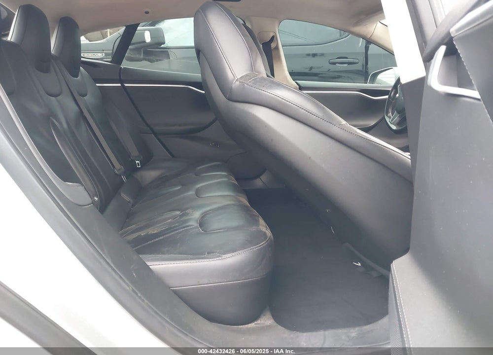 2015 TESLA MODEL S VIN: 5YJSA1H11FFP68833