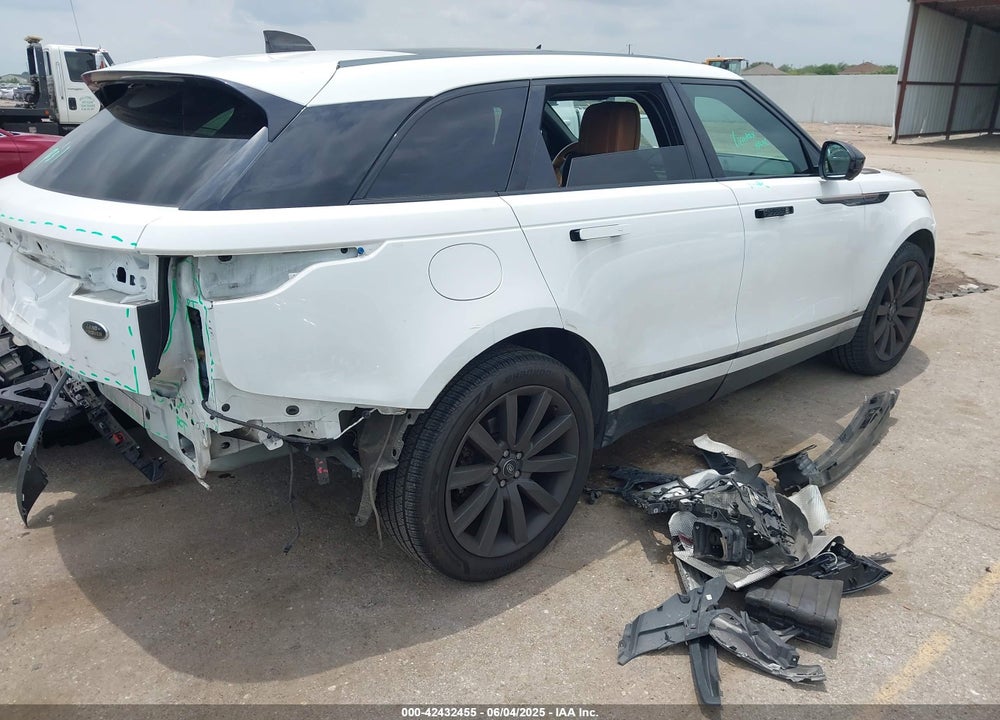 2018 LAND ROVER RANGE ROVER VELAR VIN: SALYM2RX4JA747575