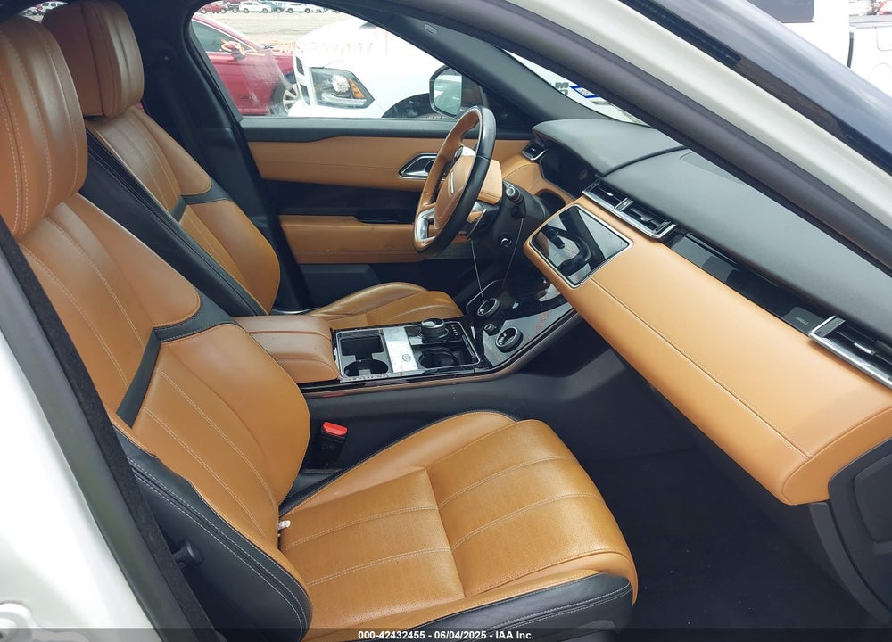 2018 LAND ROVER RANGE ROVER VELAR VIN: SALYM2RX4JA747575