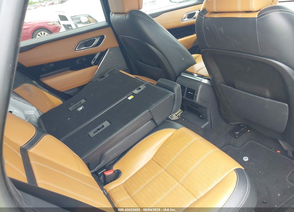 2018 LAND ROVER RANGE ROVER VELAR VIN: SALYM2RX4JA747575