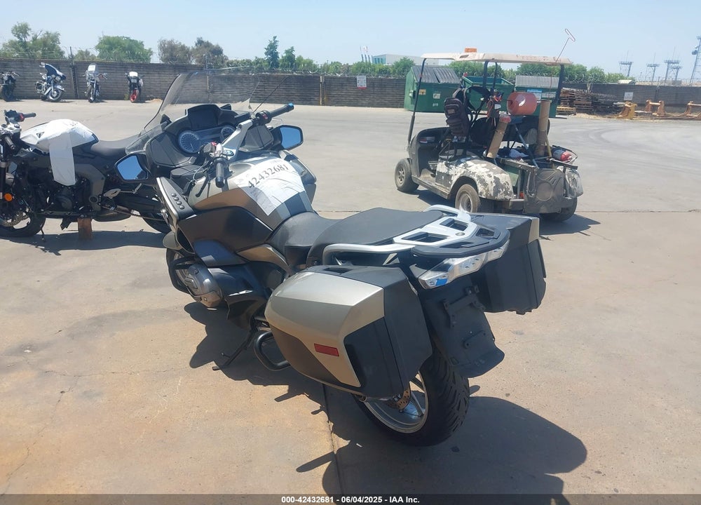 2016 BMW R1200 RT VIN: WB10A1307GZ194334