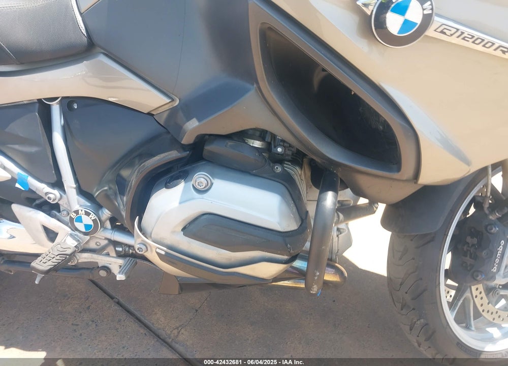 2016 BMW R1200 RT VIN: WB10A1307GZ194334