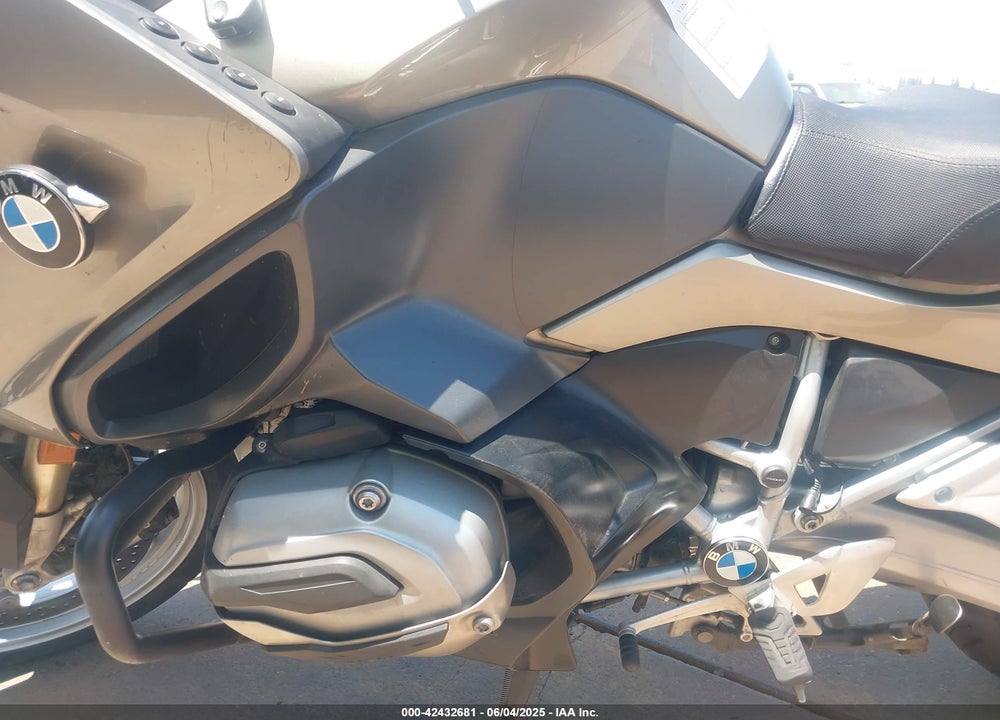 2016 BMW R1200 RT VIN: WB10A1307GZ194334