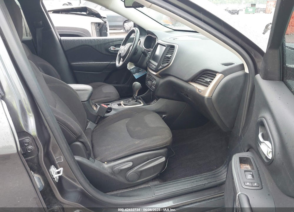 2016 JEEP CHEROKEE VIN: 1C4PJLCB2GW362820