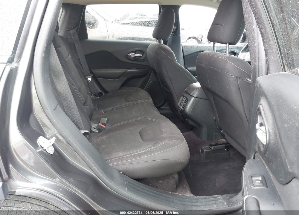2016 JEEP CHEROKEE VIN: 1C4PJLCB2GW362820