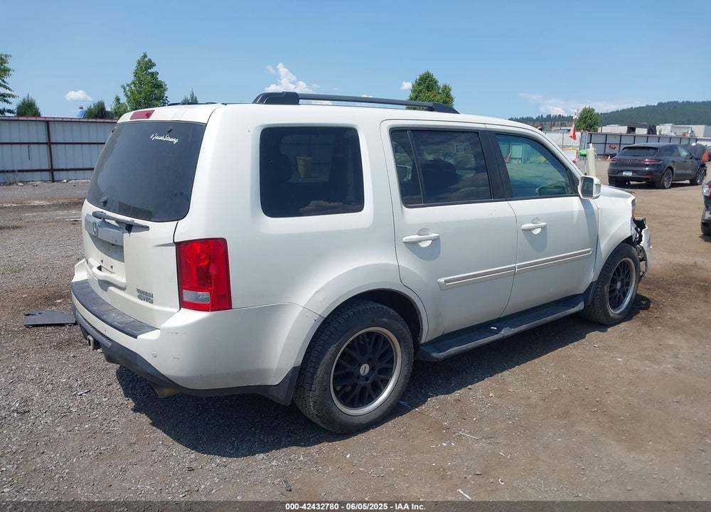 2014 HONDA PILOT VIN: 5FNYF4H92EB023736