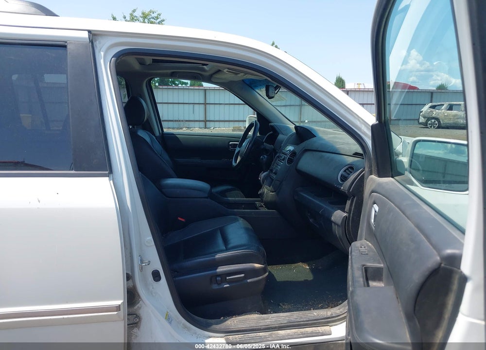 2014 HONDA PILOT VIN: 5FNYF4H92EB023736