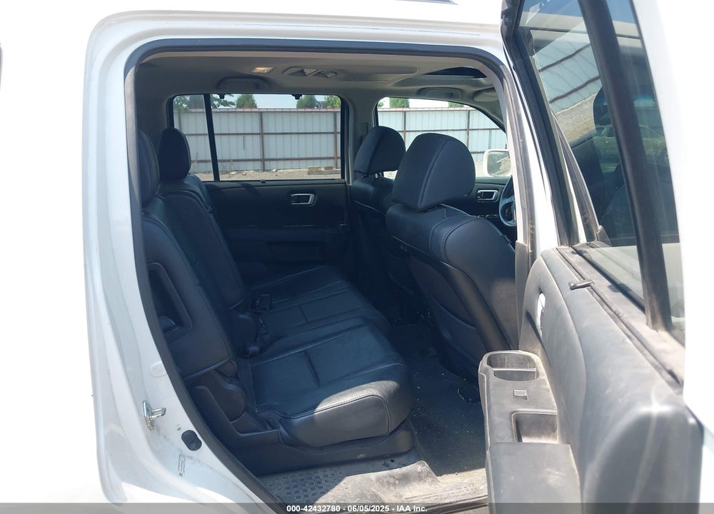 2014 HONDA PILOT VIN: 5FNYF4H92EB023736