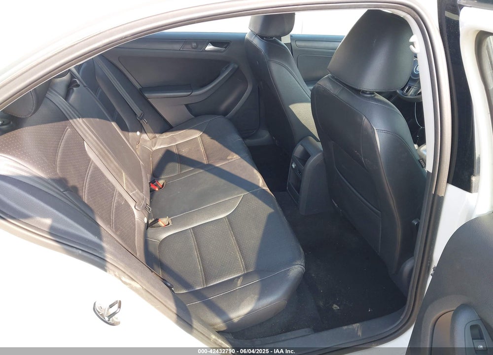 2014 VOLKSWAGEN JETTA VIN: 3VWD17AJ2EM415210