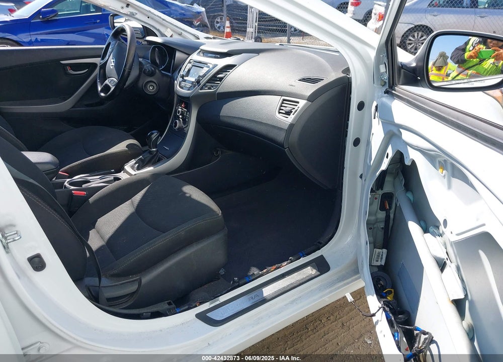 2015 HYUNDAI ELANTRA SE VIN: 5NPDH4AE6FH611903