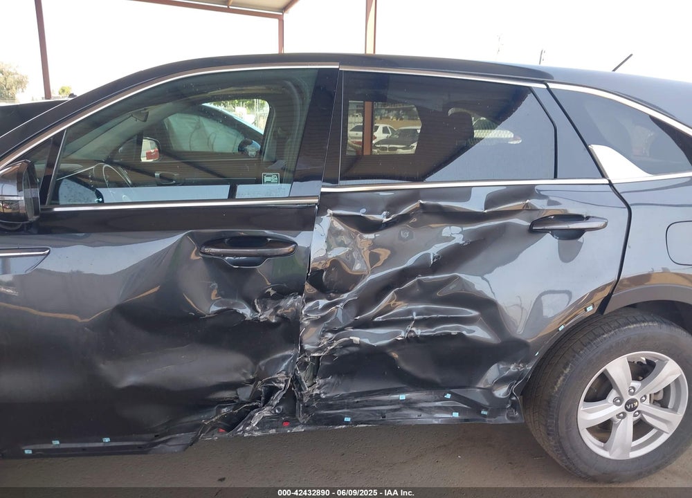 2021 KIA SORENTO VIN: 5XYRG4LC2MG053637