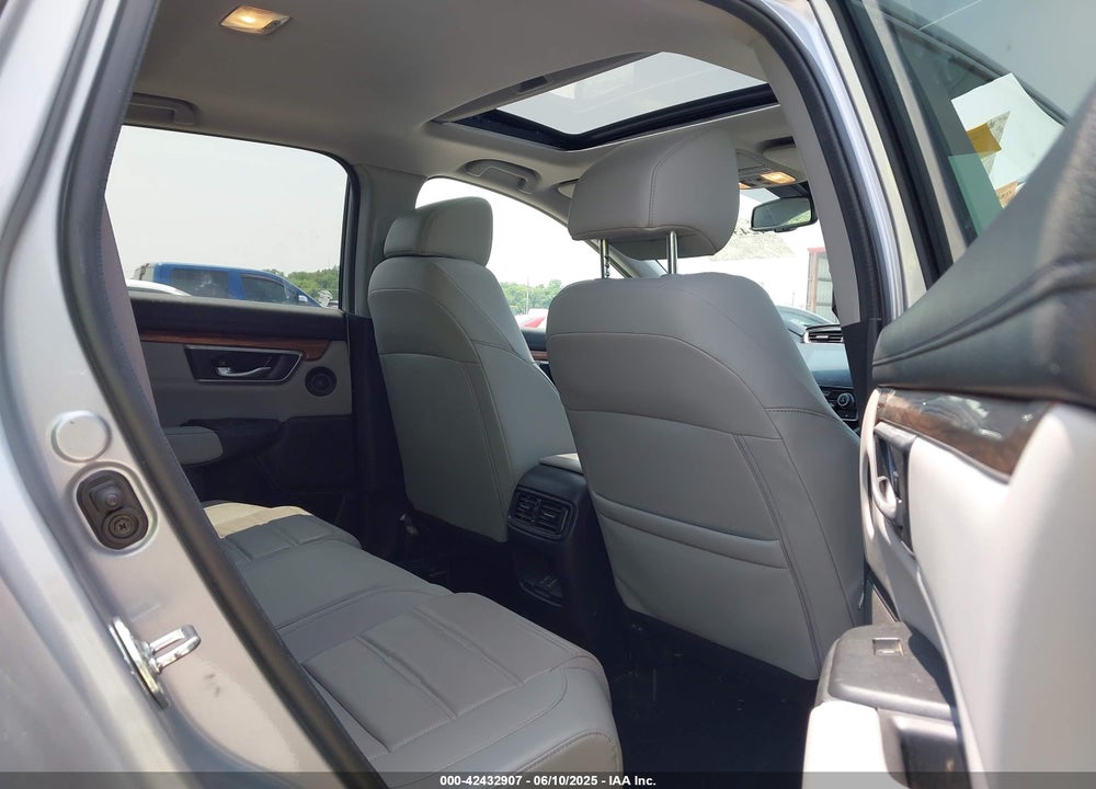 2018 HONDA CR-V VIN: 2HKRW2H80JH695726