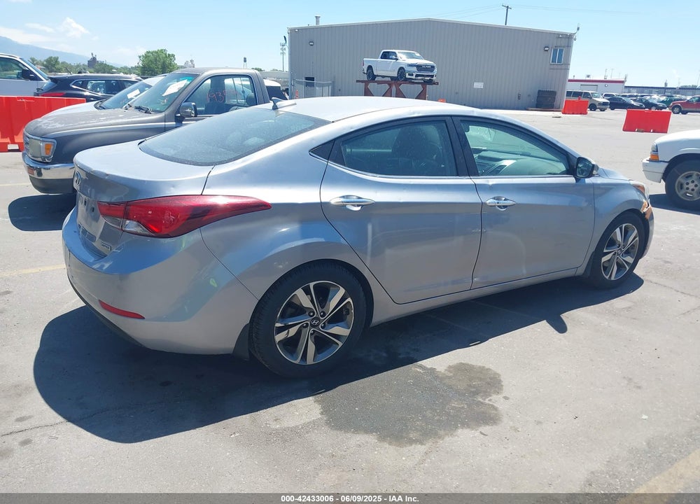 2016 HYUNDAI ELANTRA VIN: 5NPDH4AE0GH735120