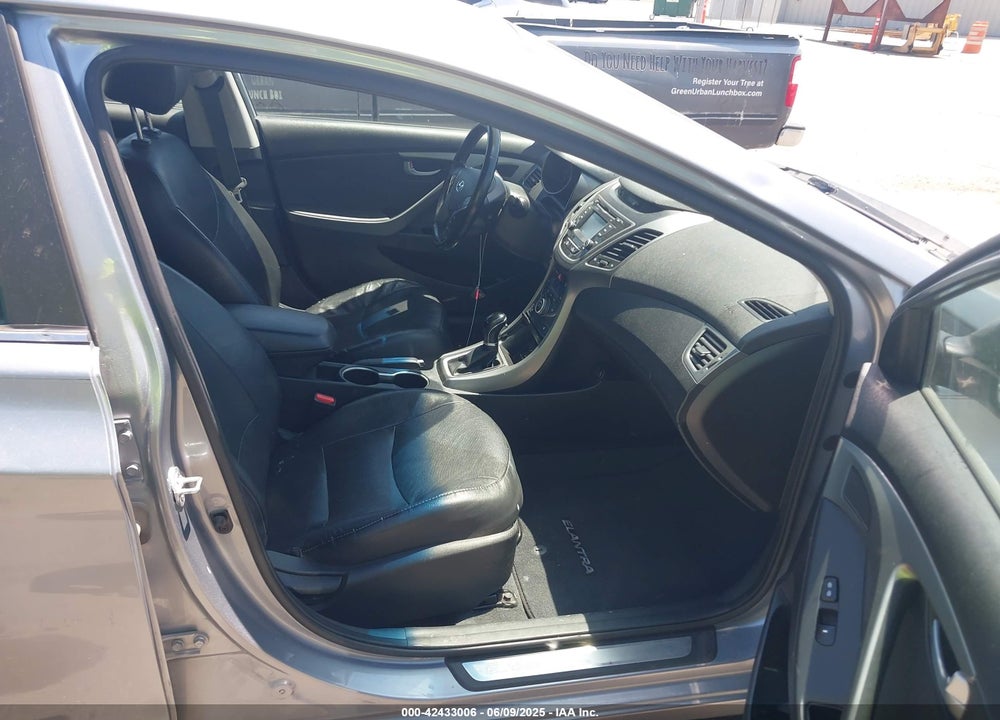 2016 HYUNDAI ELANTRA VIN: 5NPDH4AE0GH735120