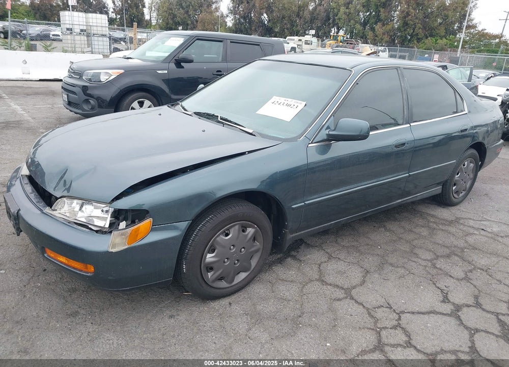 1996 HONDA ACCORD LX/EX VIN: 1HGCD5636TA221392