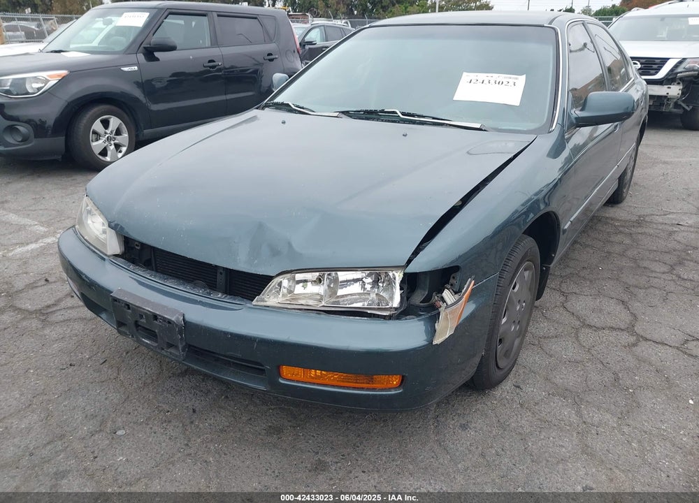 1996 HONDA ACCORD LX/EX VIN: 1HGCD5636TA221392