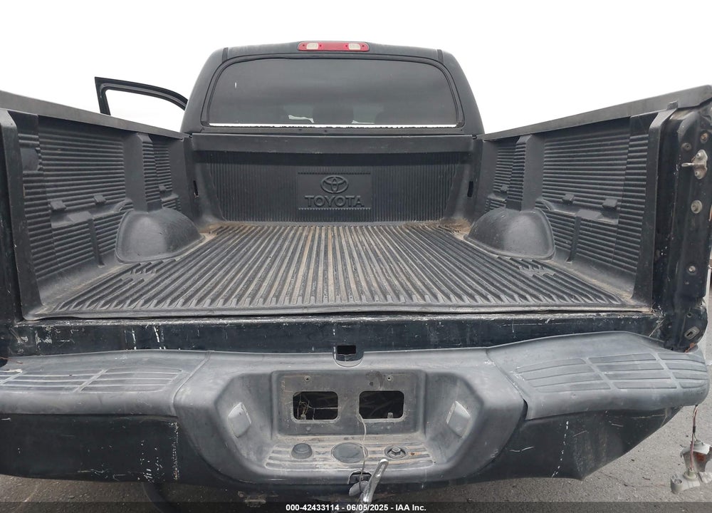 2005 TOYOTA TUNDRA LIMITED V8 VIN: 5TBET38175S483706