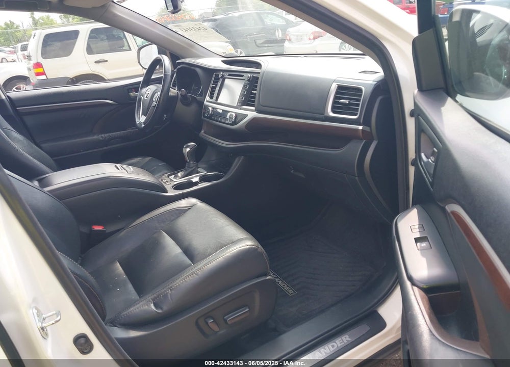 2015 TOYOTA HIGHLANDER LIMITED PLATINUM V6 VIN: 5TDDKRFHXFS142875