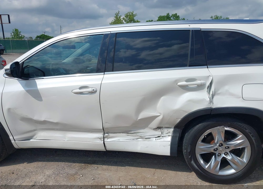 2015 TOYOTA HIGHLANDER LIMITED PLATINUM V6 VIN: 5TDDKRFHXFS142875